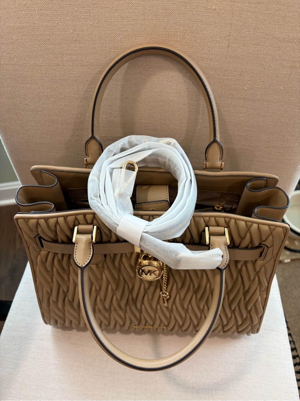 NWT Michael Kors Hamilton Medium Satchel Bag in Camel - Picture 2 of 4